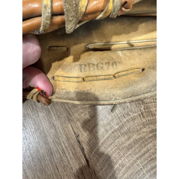 Rawlings Baseball Glove Leather RBG70 Bret Saberhagen 11 Inch Right Hand Throw - Picture 3 of 4